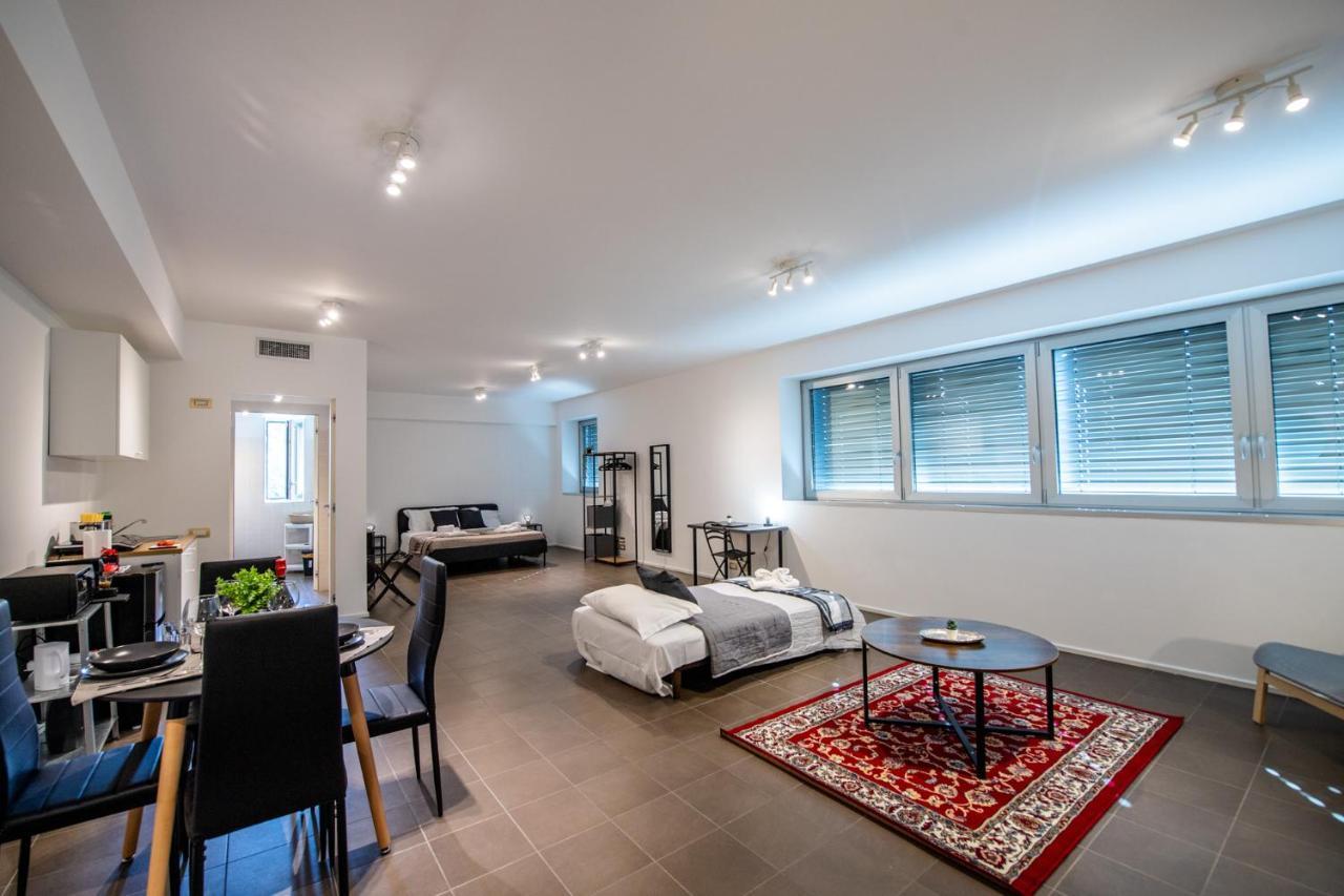 350 M Dalla Stazione L Parcheggio Free L Nova Loft Apartman Parma Kültér fotó