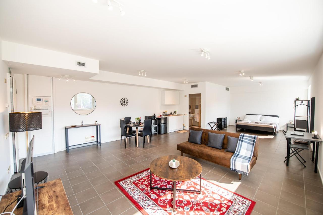 350 M Dalla Stazione L Parcheggio Free L Nova Loft Apartman Parma Kültér fotó