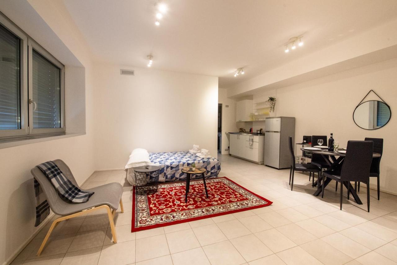 350 M Dalla Stazione L Parcheggio Free L Nova Loft Apartman Parma Kültér fotó