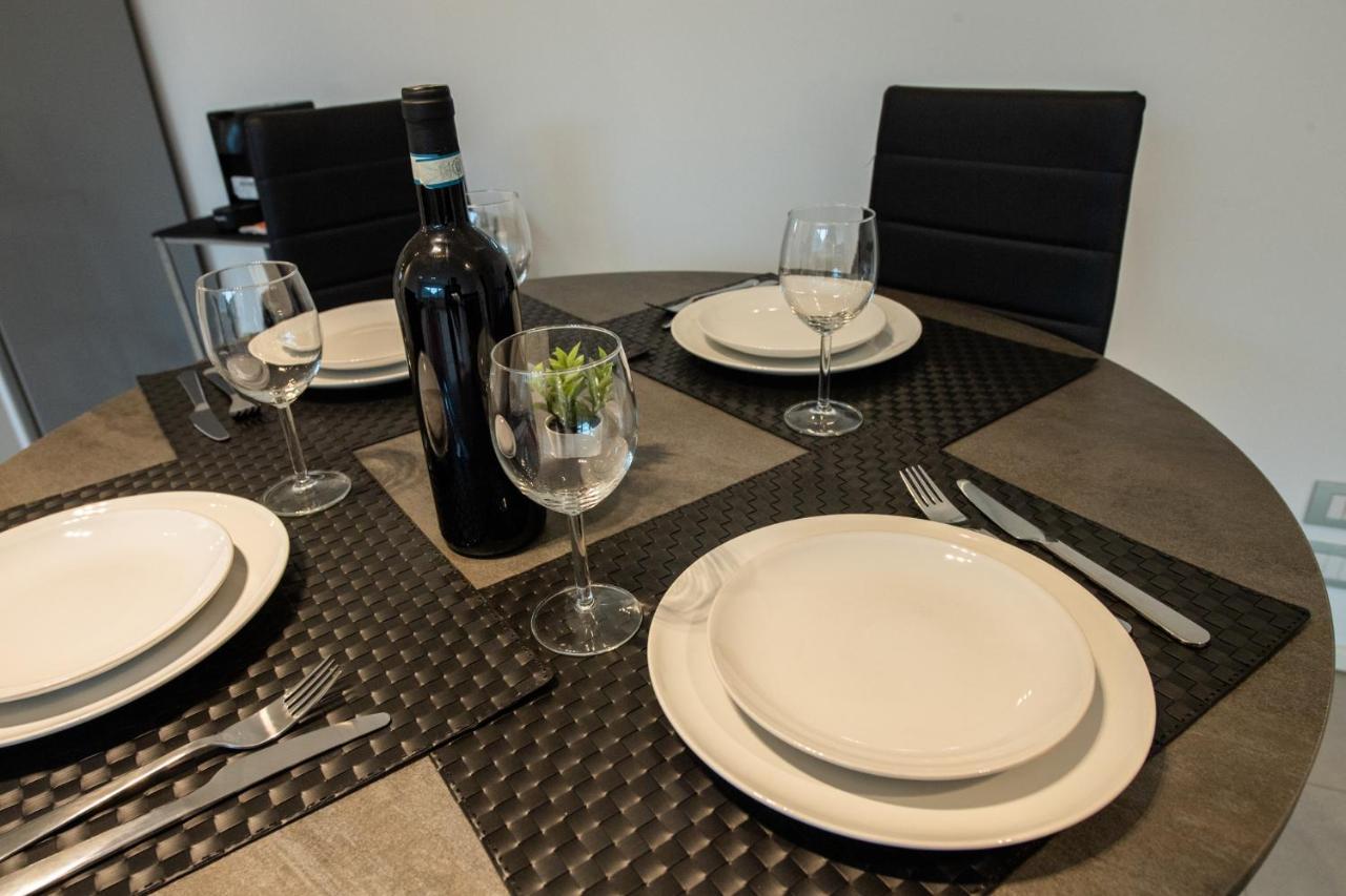 350 M Dalla Stazione L Parcheggio Free L Nova Loft Apartman Parma Kültér fotó